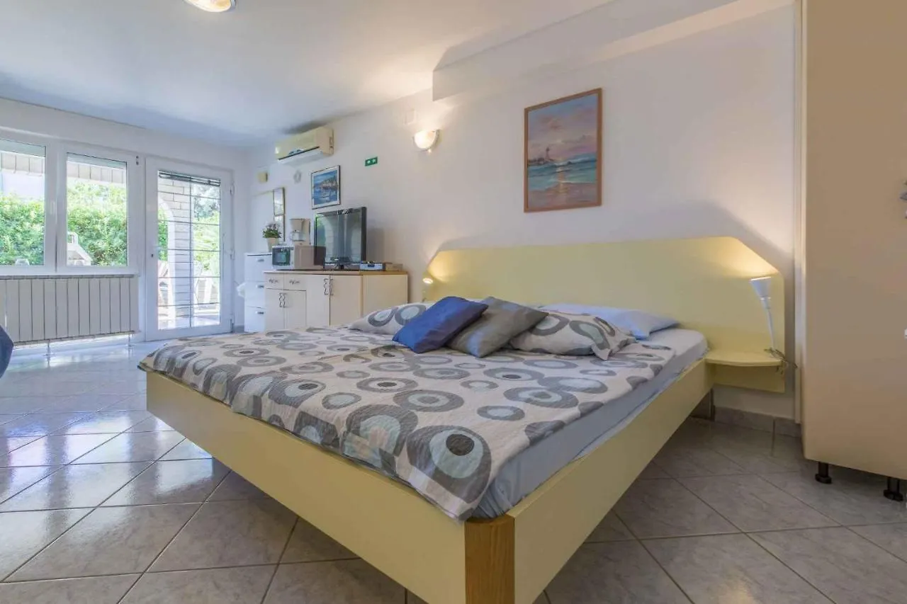 One-Bedroom Apartment In Crikvenica XVII Драмаль