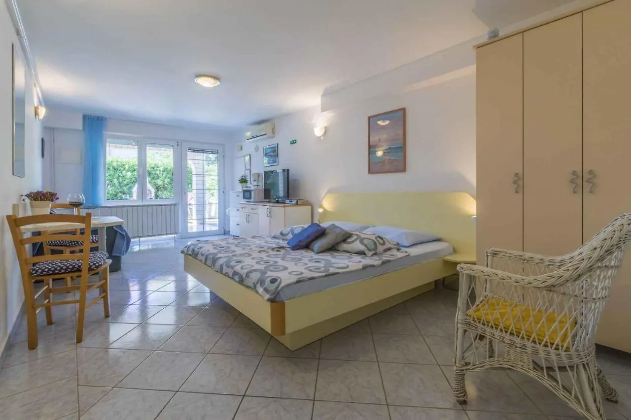 One-Bedroom Apartment In Crikvenica XVII Драмаль