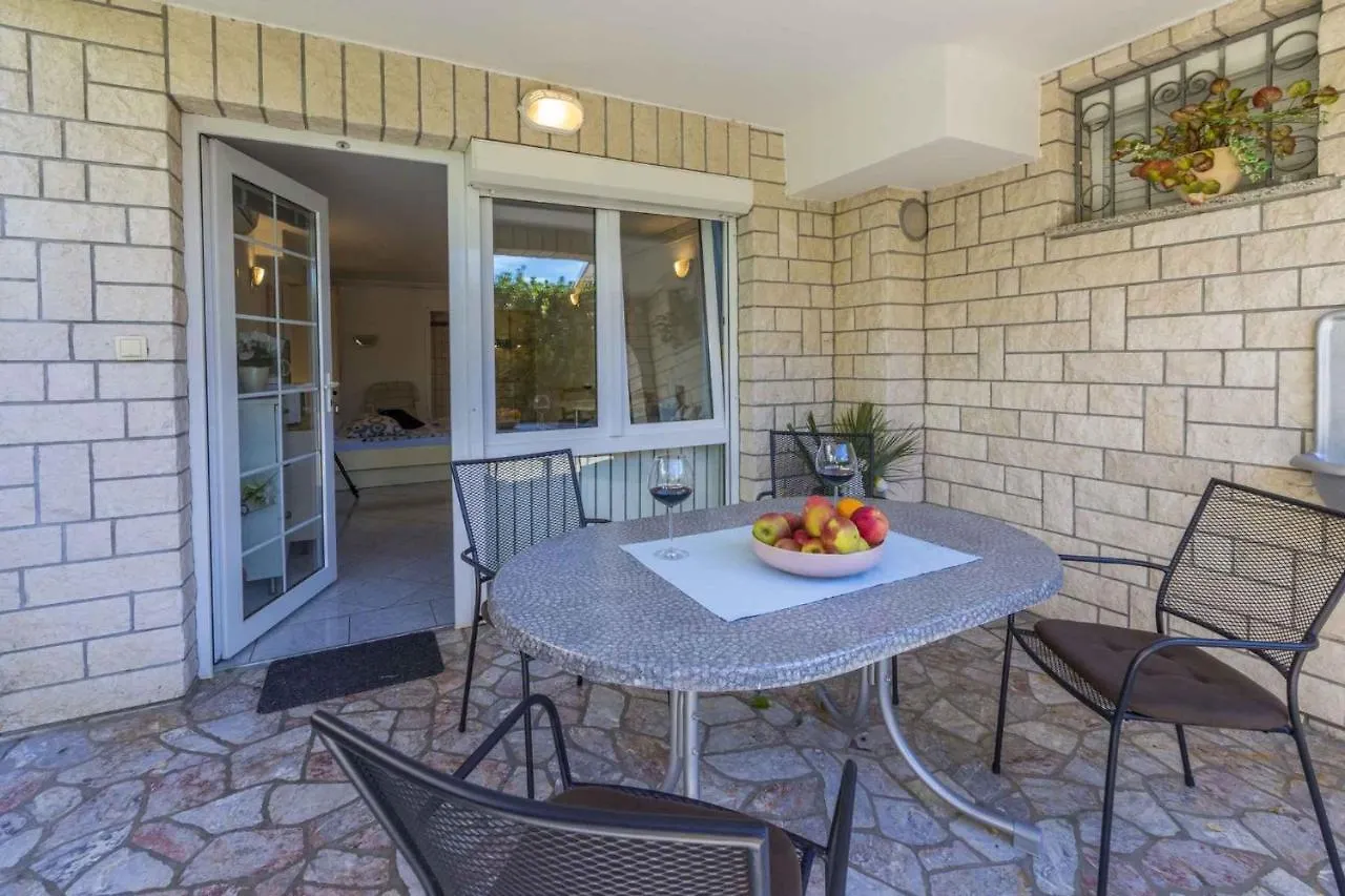 One-Bedroom Apartment In Crikvenica XVII Драмаль